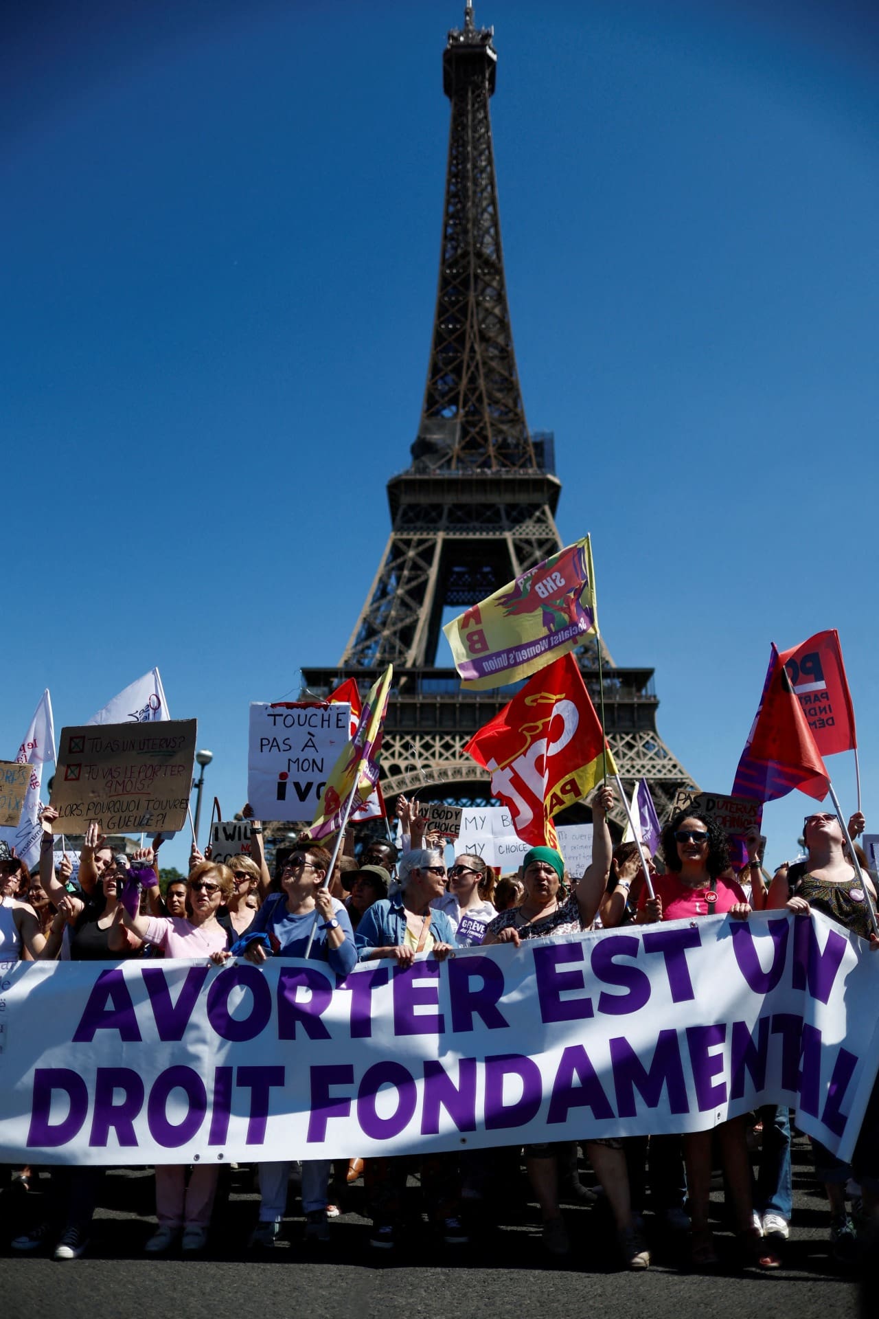 parlamento frances vota inclusao do aborto na constituicao