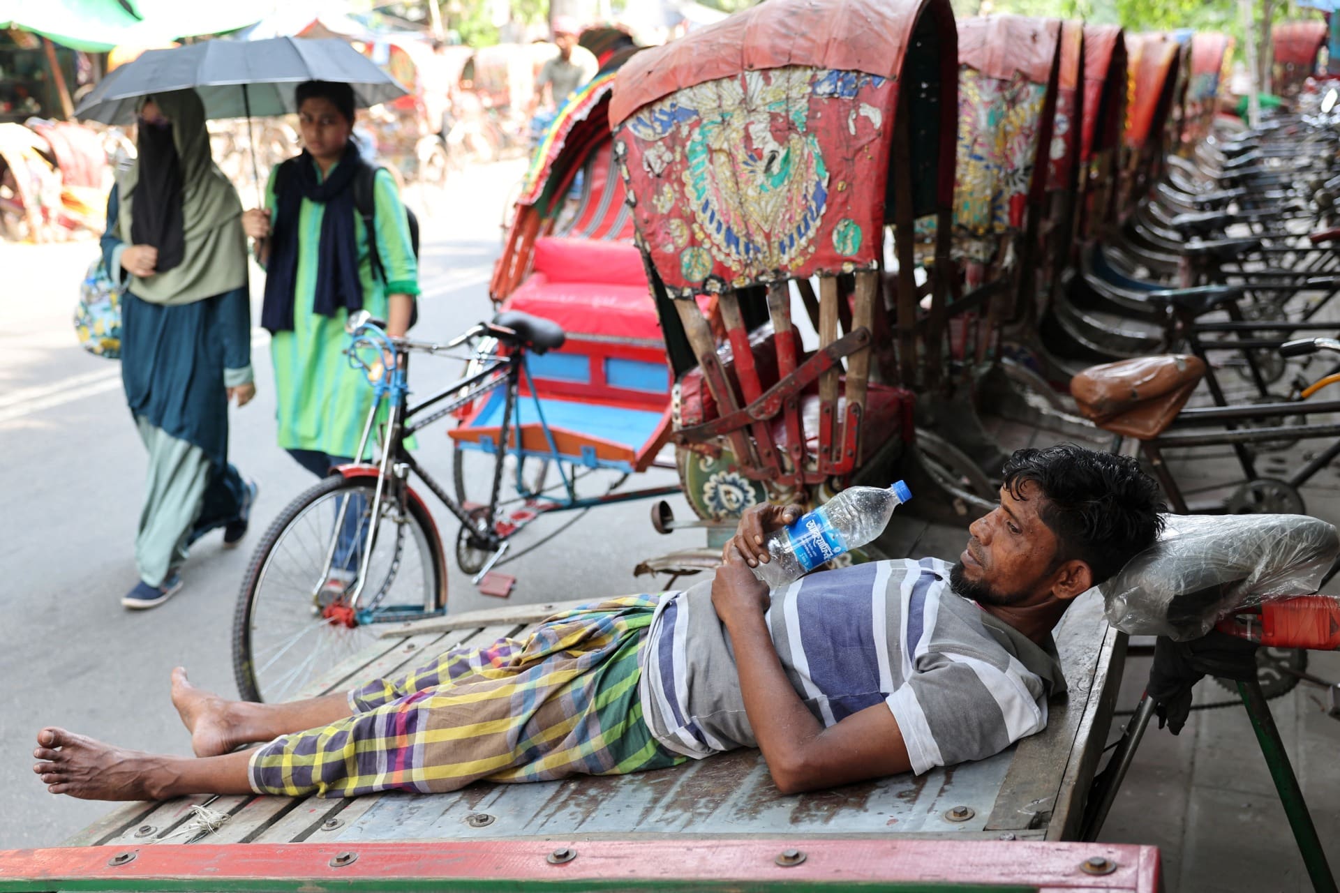 onda de calor causa 34 mortos por insolacao no bangladesh