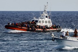 pelo menos nove migrantes morreram em naufragio ao largo de lampedusa